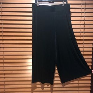 Chicos sz 3 Travelers black crop pant